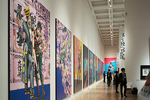 国立新美術館「荒木飛呂彦原画展 JOJO ―冒険の波紋―」 国立新美術館「荒木飛呂彦原画展 JOJO ―冒険の波紋―」