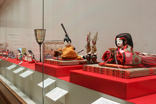 静嘉堂文庫美術館「岩﨑家のお雛さまと御所人形」 静嘉堂文庫美術館「岩﨑家のお雛さまと御所人形」