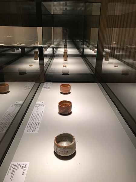 サントリー美術館「黄瀬戸・瀬戸黒・志野・織部 ―美濃の茶陶」展