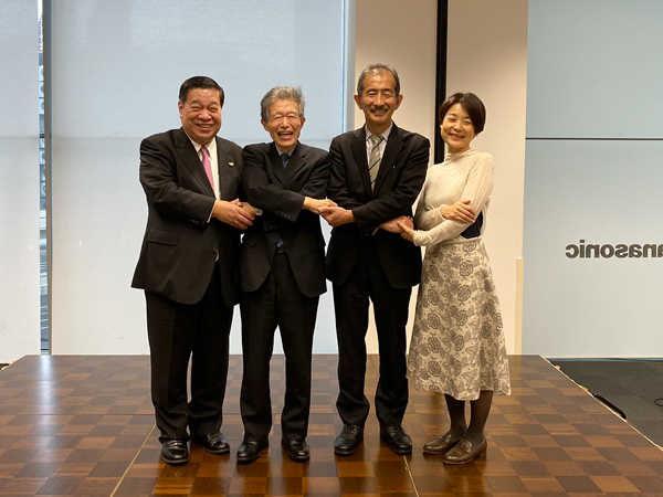 （左から）遠山敬史（パナソニック汐留美術館 館長）、河野元昭（静嘉堂文庫美術館 館長）、冨田章（東京ステーションギャラリー 館長）、橋本麻里（永青文庫 副館長）の各氏