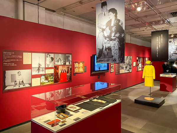 松屋銀座「デヴィ・スカルノ展」 松屋銀座「デヴィ・スカルノ展」