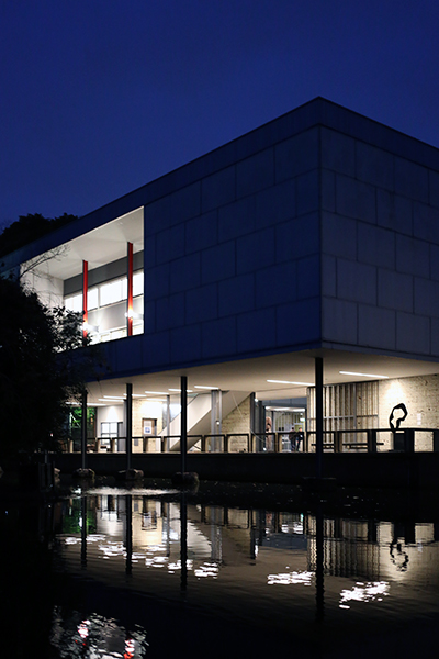 「カマキン」最後のライトアップが実施中 ── 神奈川県立近代美術館 鎌倉