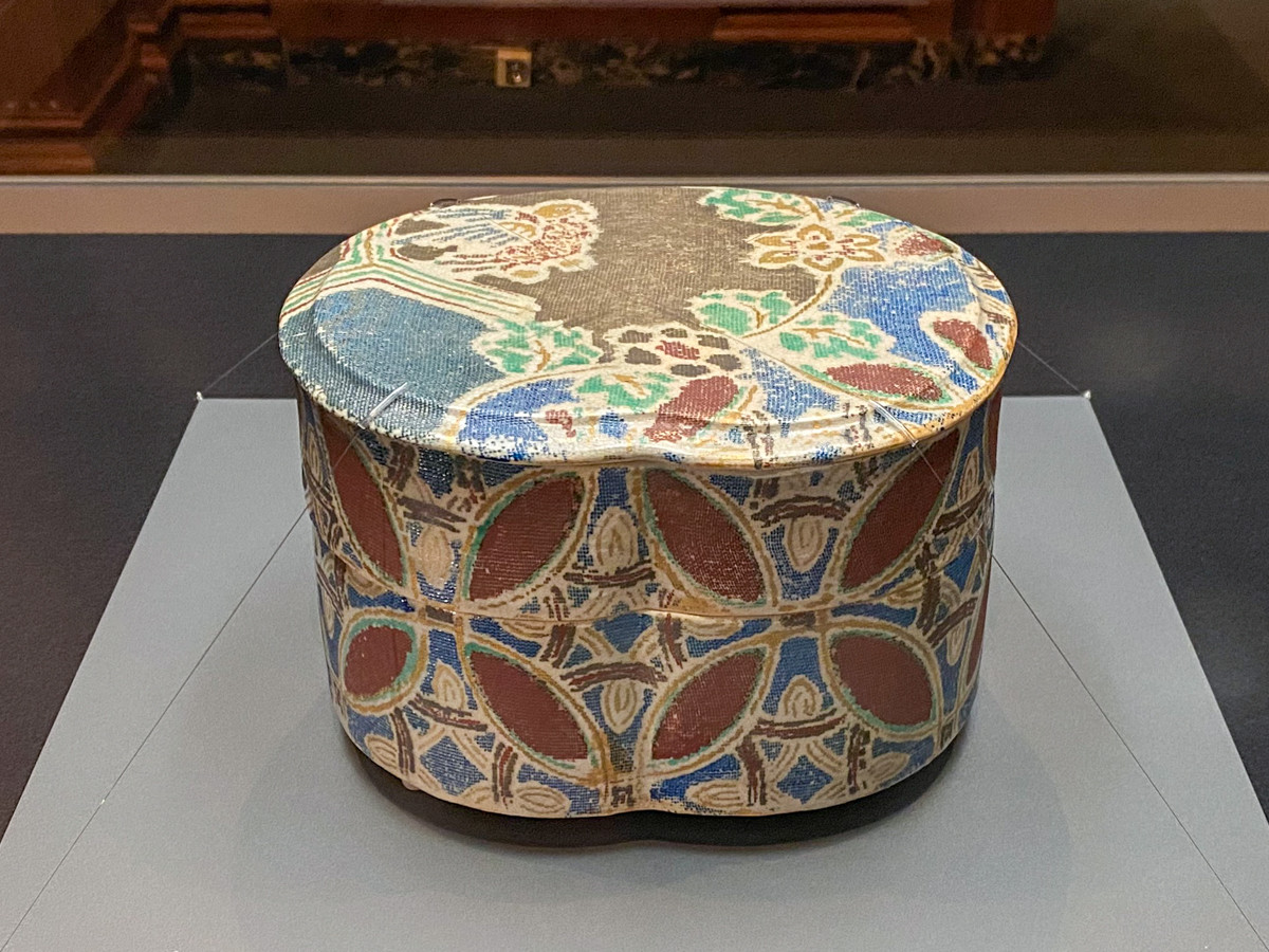 永樂和全《布目色絵団扇形食籠》江戸時代・19世紀