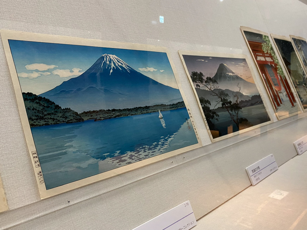 （左から）土屋光逸《精進湖》土井貞一版 ／ 土屋光逸《西湖の夕照》土井貞一版