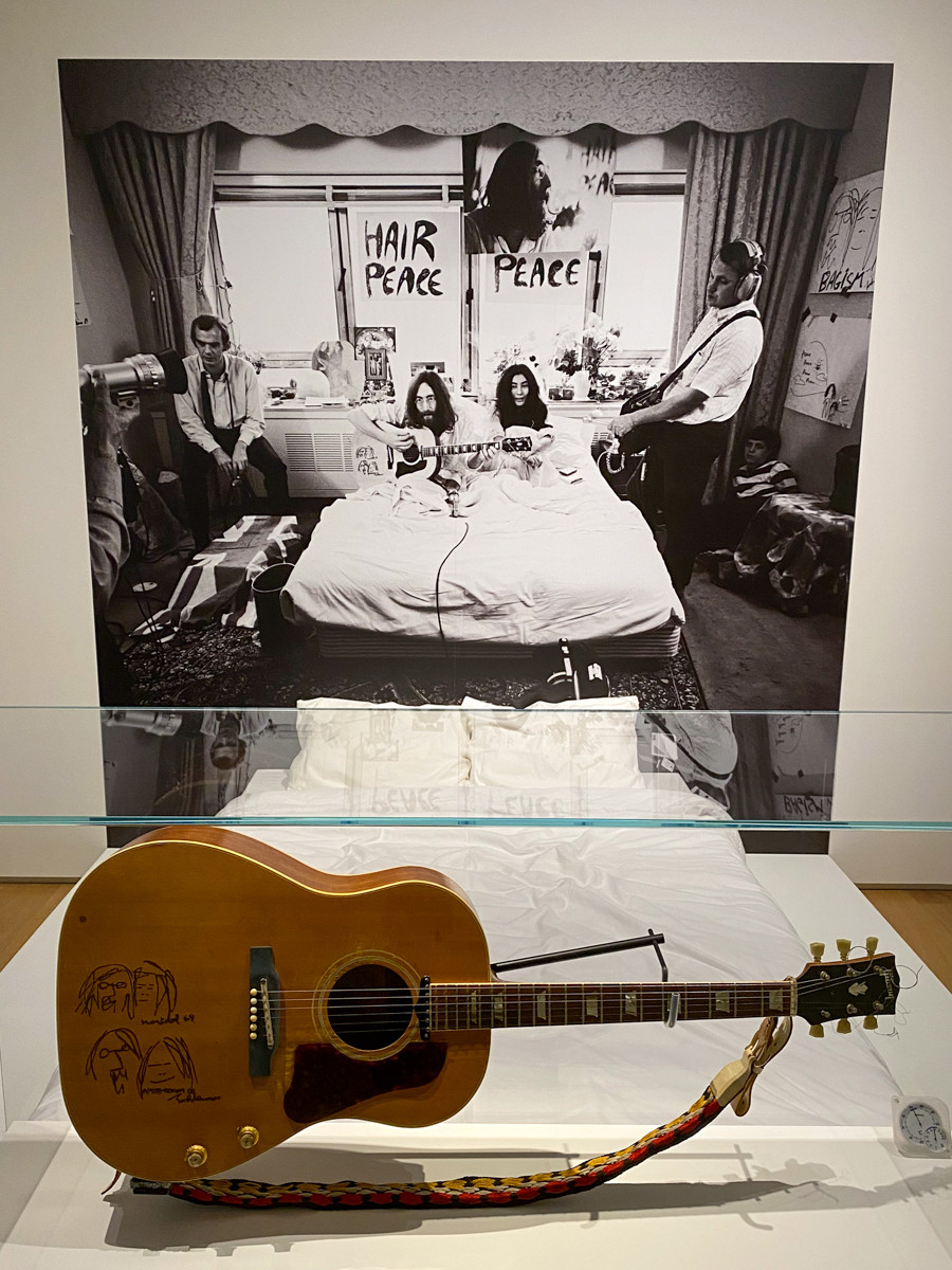 「ベッド・イン」で使用したギブソンのギター