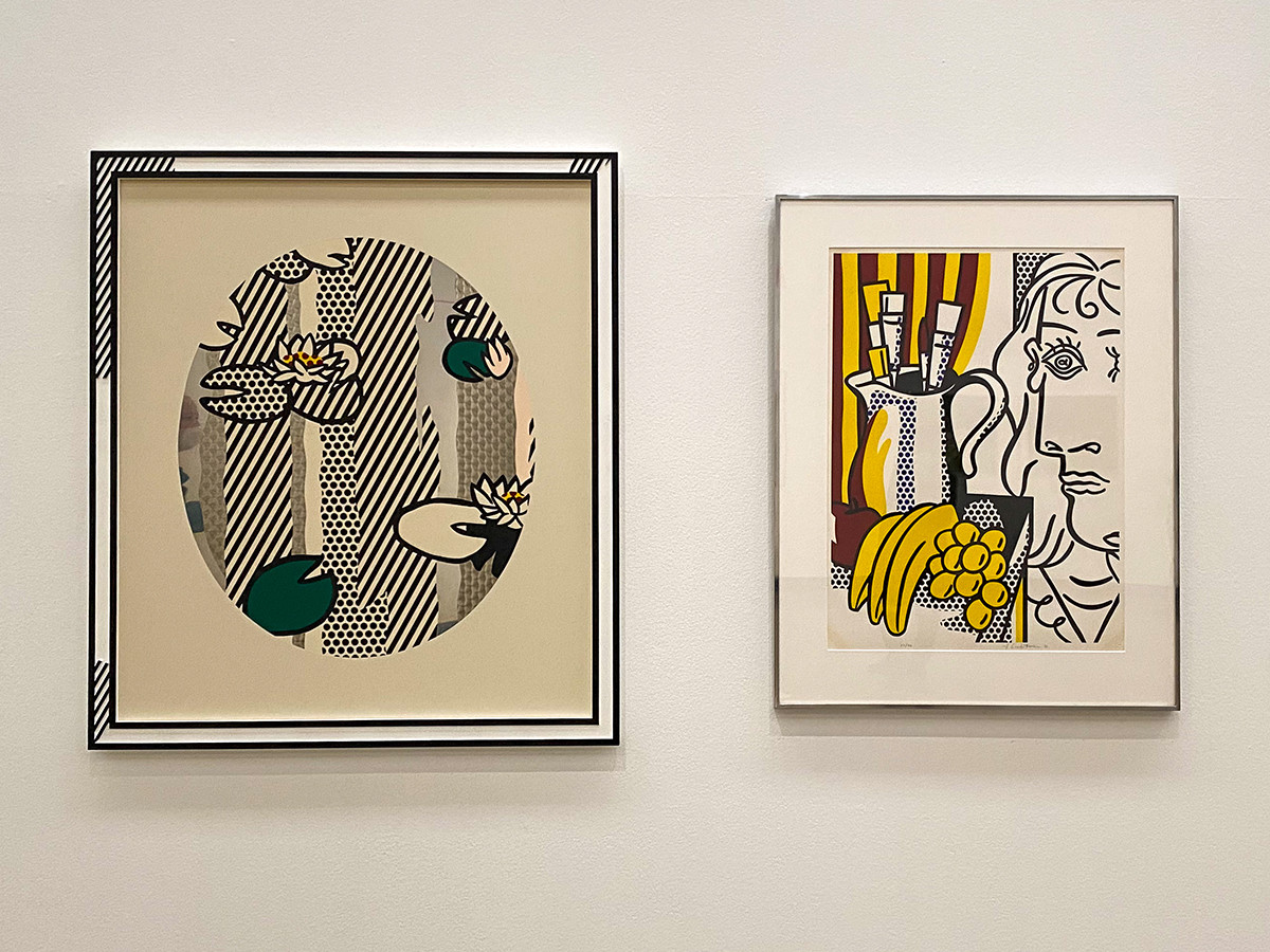 （左から）ロイ・リキテンスタイン《スイレン ― ピンク色の花》1992 富山県美術館 ／ ロイ・リキテンスタイン《ピカソのある静物（版画集『ピカソヘのオマージュ』より）》1973 横浜美術館