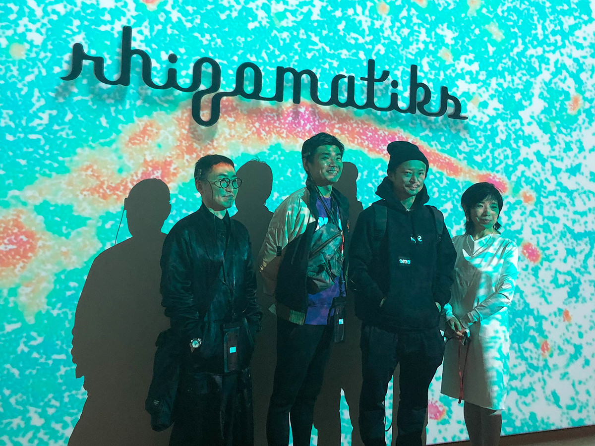 ライゾマティクスメンバーと東京都現代美術館チーフキュレーター・長谷川裕子