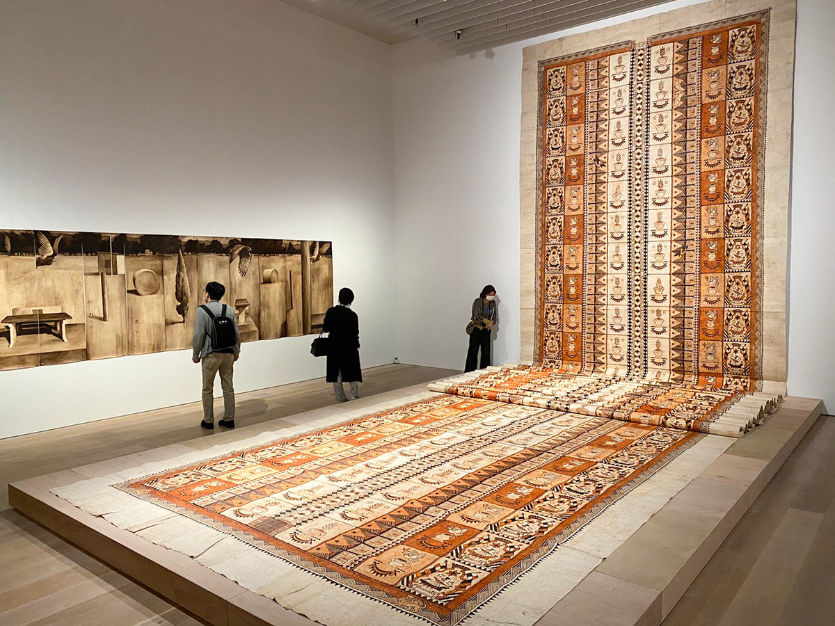 森美術館「アナザーエナジー展」会場風景よりロビン・ホワイトの作品