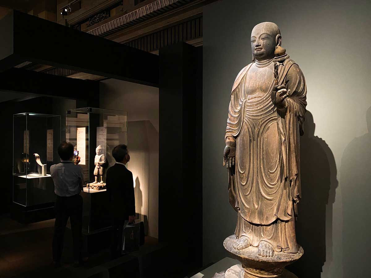 東京国立博物館「国宝 聖林寺十一面観音 ～三輪山信仰のみほとけ～」会場  国宝　地蔵菩薩立像　平安時代・9世紀　奈良・法隆寺蔵
