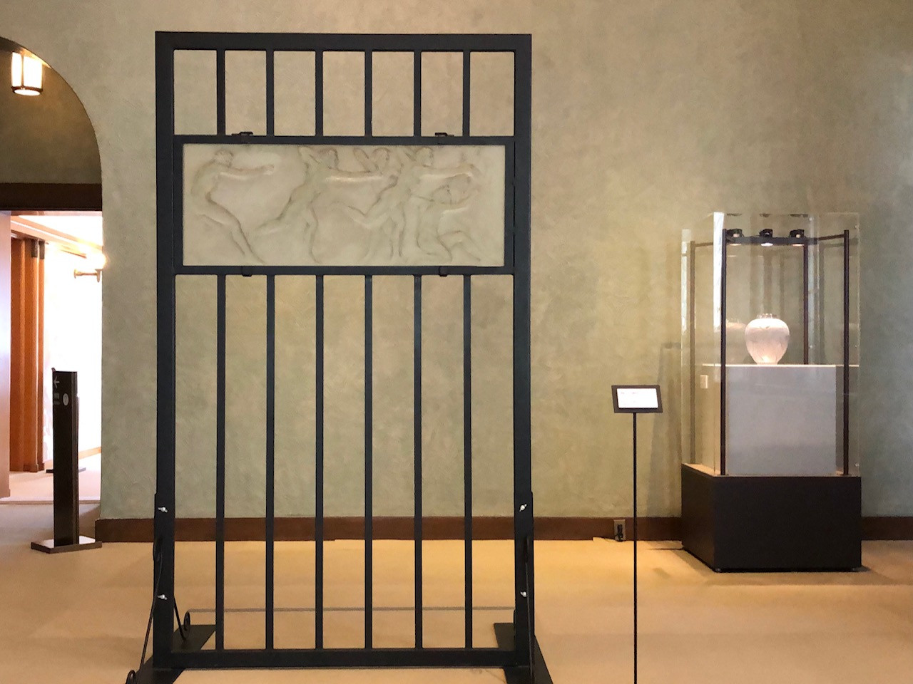 東京都庭園美術館「ルネ・ラリック リミックスー時代のインスピレーションをもとめて」会場