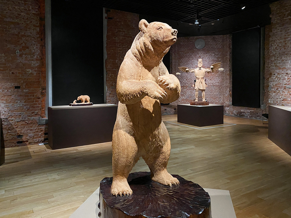 ★アイヌ 木彫り 熊と夫婦 大作 北海道民芸 木彫り熊の申し子 藤戸竹喜 | レポート | アイエム［インターネット