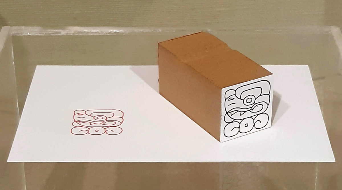 マヤ文字名ゴム印(一辺2.8㎝の角印)