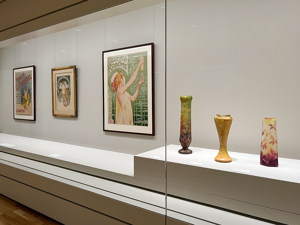 国立工芸館「めぐるアール・ヌーヴォー展 モードのなかの日本工芸とデザイン」会場