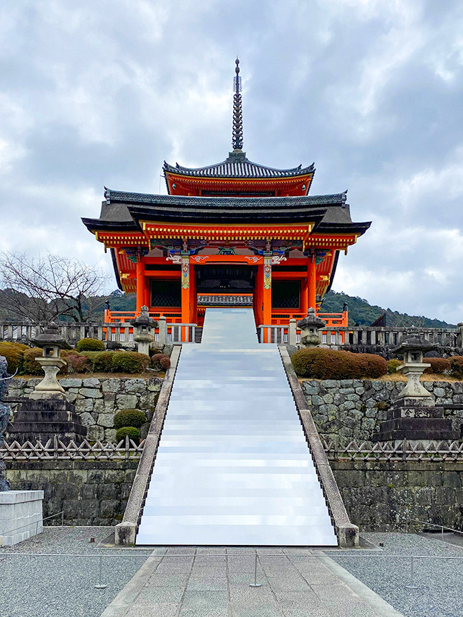 「NENDO SEES KYOTO」音羽山 清水寺 西門