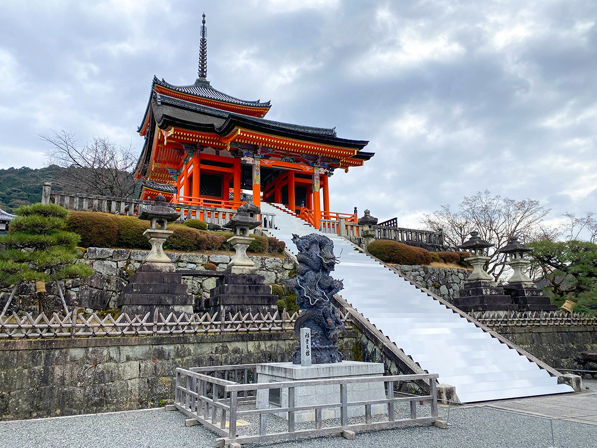 「NENDO SEES KYOTO」音羽山 清水寺 西門