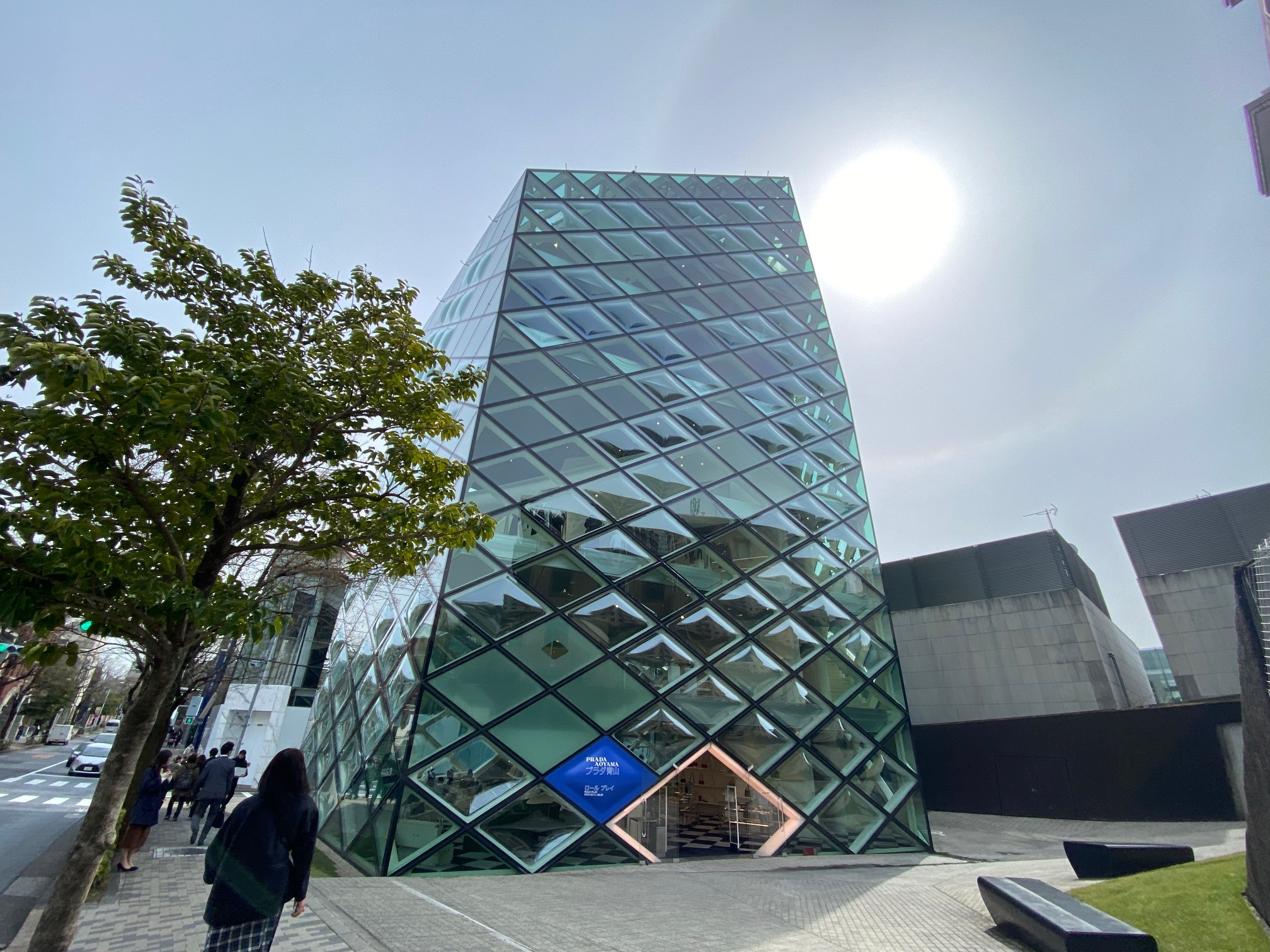 プラダ青山店「ロール プレイ」会場