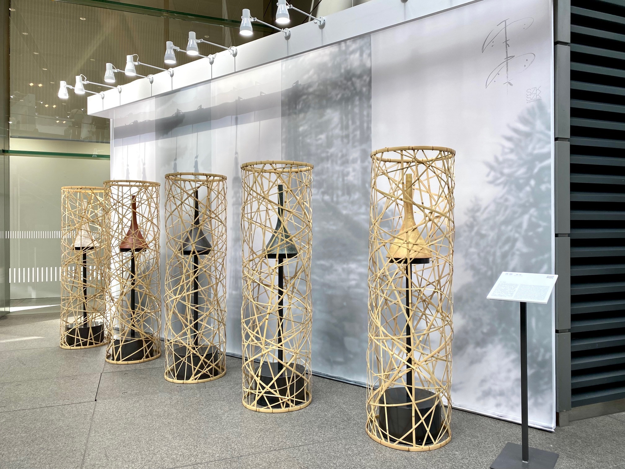 「アートフェア東京2022」 隈研吾《香籠 雫雫》