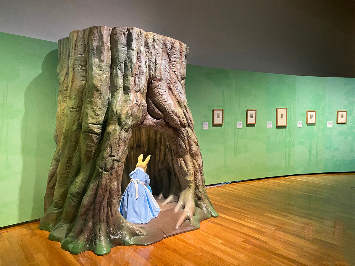 世田谷美術館「出版120周年 ピーターラビット™展」会場