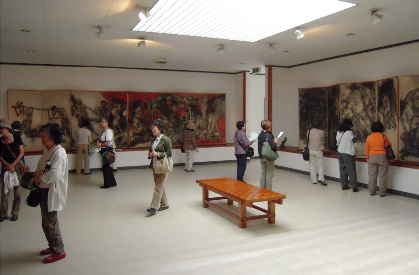 原爆の図丸木美術館　原爆の図展示室