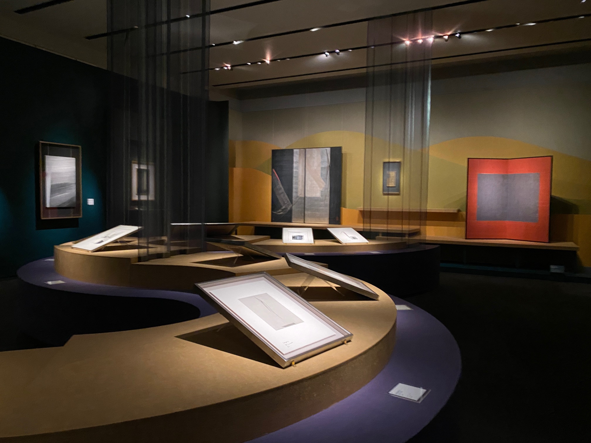 菊池寛実記念 智美術館「篠田桃紅展　夢の浮橋」会場