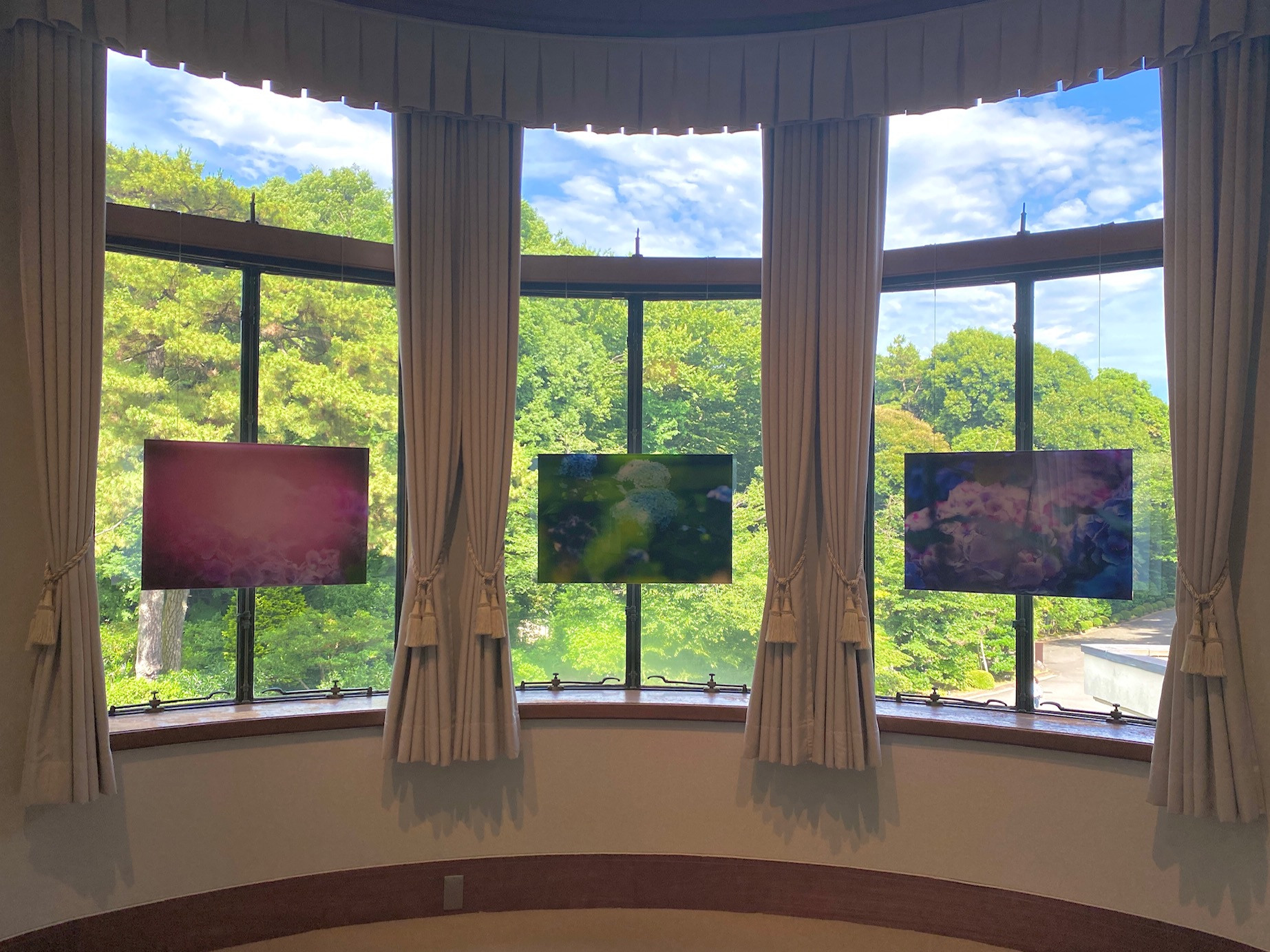 東京都庭園美術館 蜷川実花「瞬く光の庭」展 会場