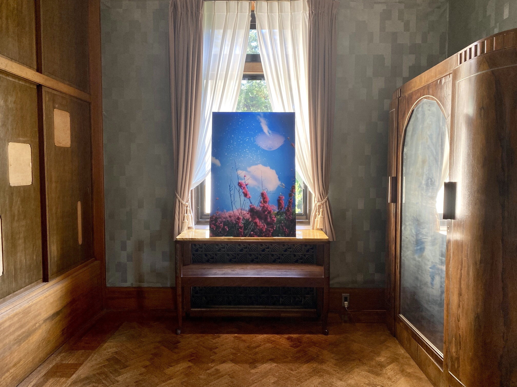 東京都庭園美術館 蜷川実花「瞬く光の庭」展 会場