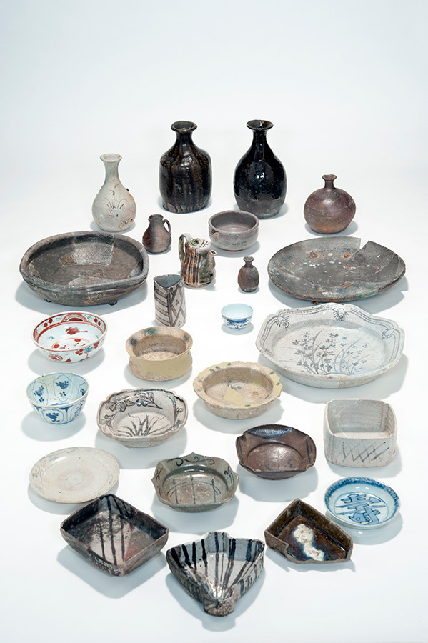 さかい利晶の杜「茶のうつわ-堺環濠都市遺跡から出土した名品-」 主な展示品(懐石具) 堺市文化財課所蔵