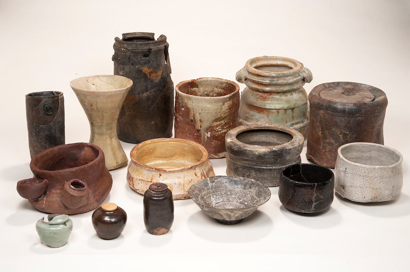 さかい利晶の杜「茶のうつわ-堺環濠都市遺跡から出土した名品-」 主な展示品(茶陶) 堺市文化財課所蔵