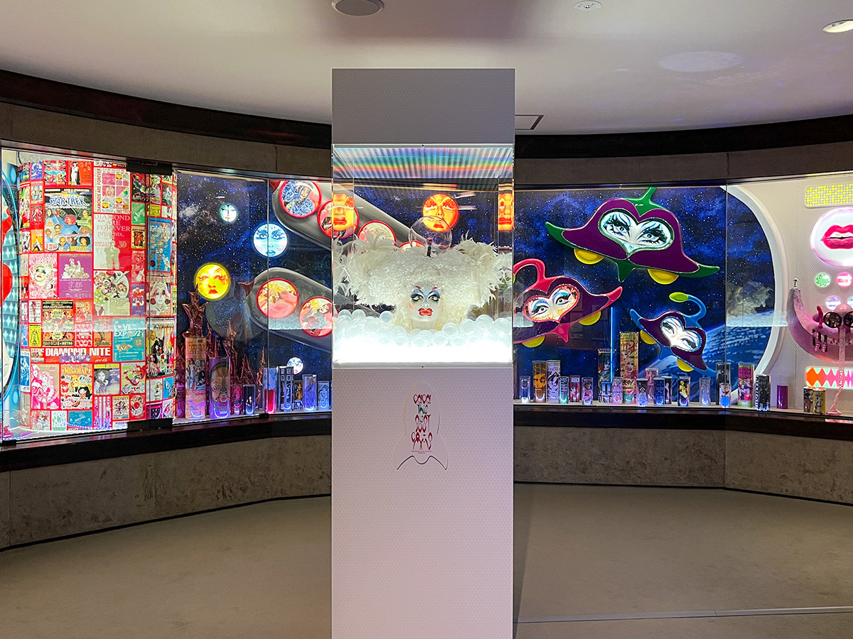 渋谷区立松濤美術館「装いの力 ― 異性装の日本史」会場から　8章「現代から未来へと続く異性装」