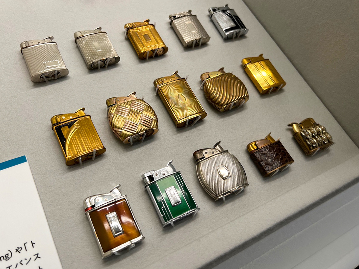 たばこと塩の博物館「ヴィンテージライターの世界 炎と魅せるメタルワーク」会場