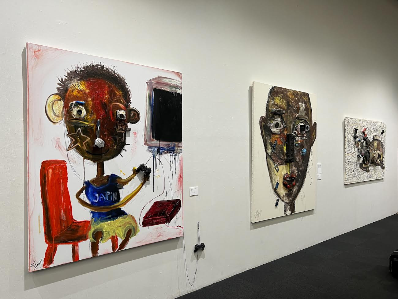 上野の森美術館「長坂真護展　Still A “BLACK” STAR」会場