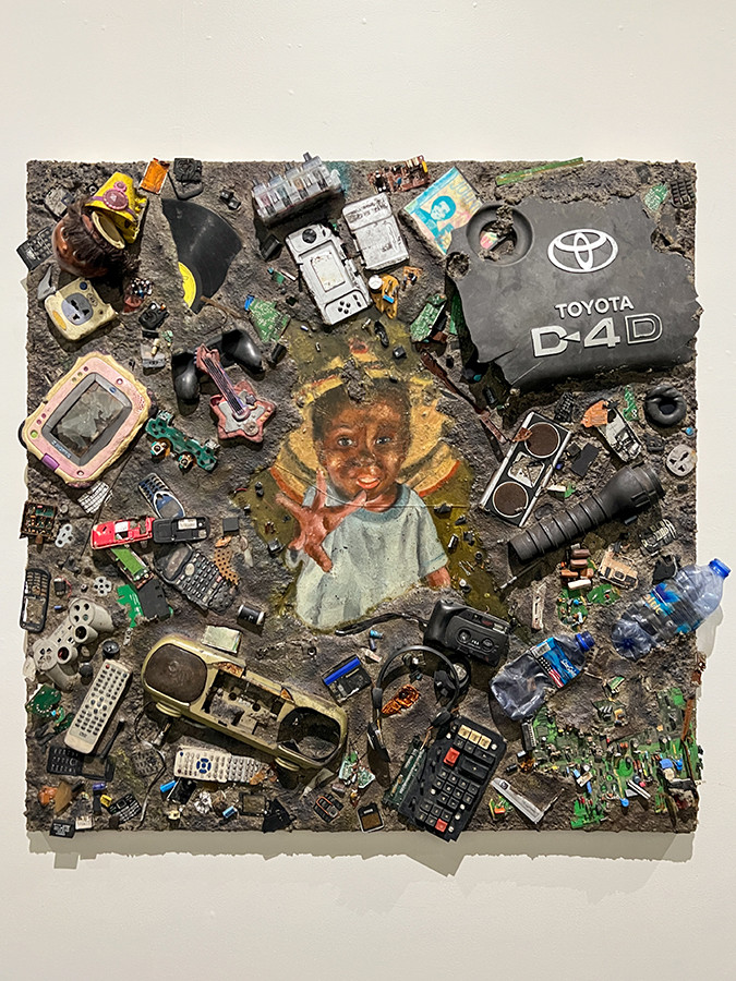 上野の森美術館「長坂真護展 Still A “BLACK” STAR Supported by なんぼや」会場より 長坂真護《Ghana‘s son》2018 はじめて高値で購入された作品