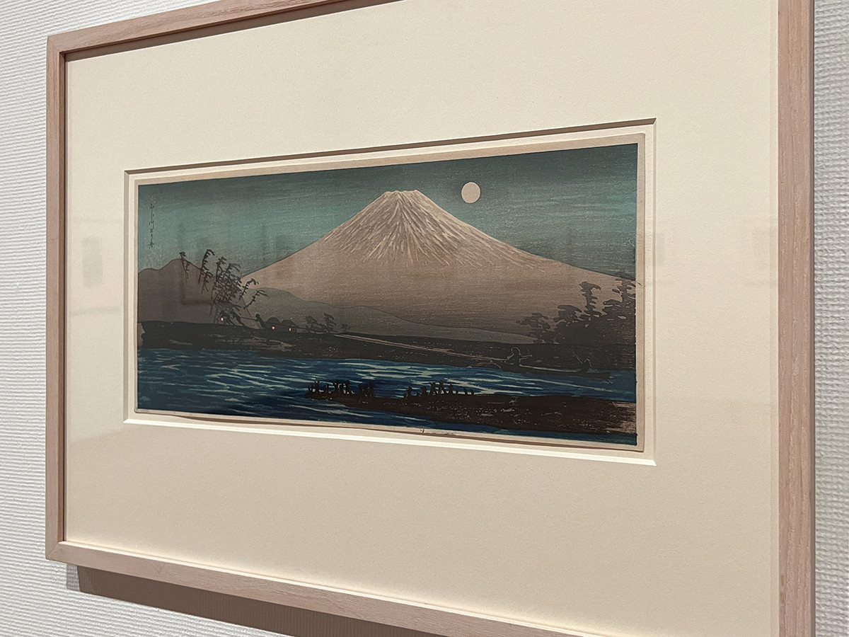 千葉市美術館「新版画　進化系UKIYO-Eの美」会場より　高橋松亭《ふじ川上り舟》明治42-大正12年（1909-23）版元：渡邊庄三郎