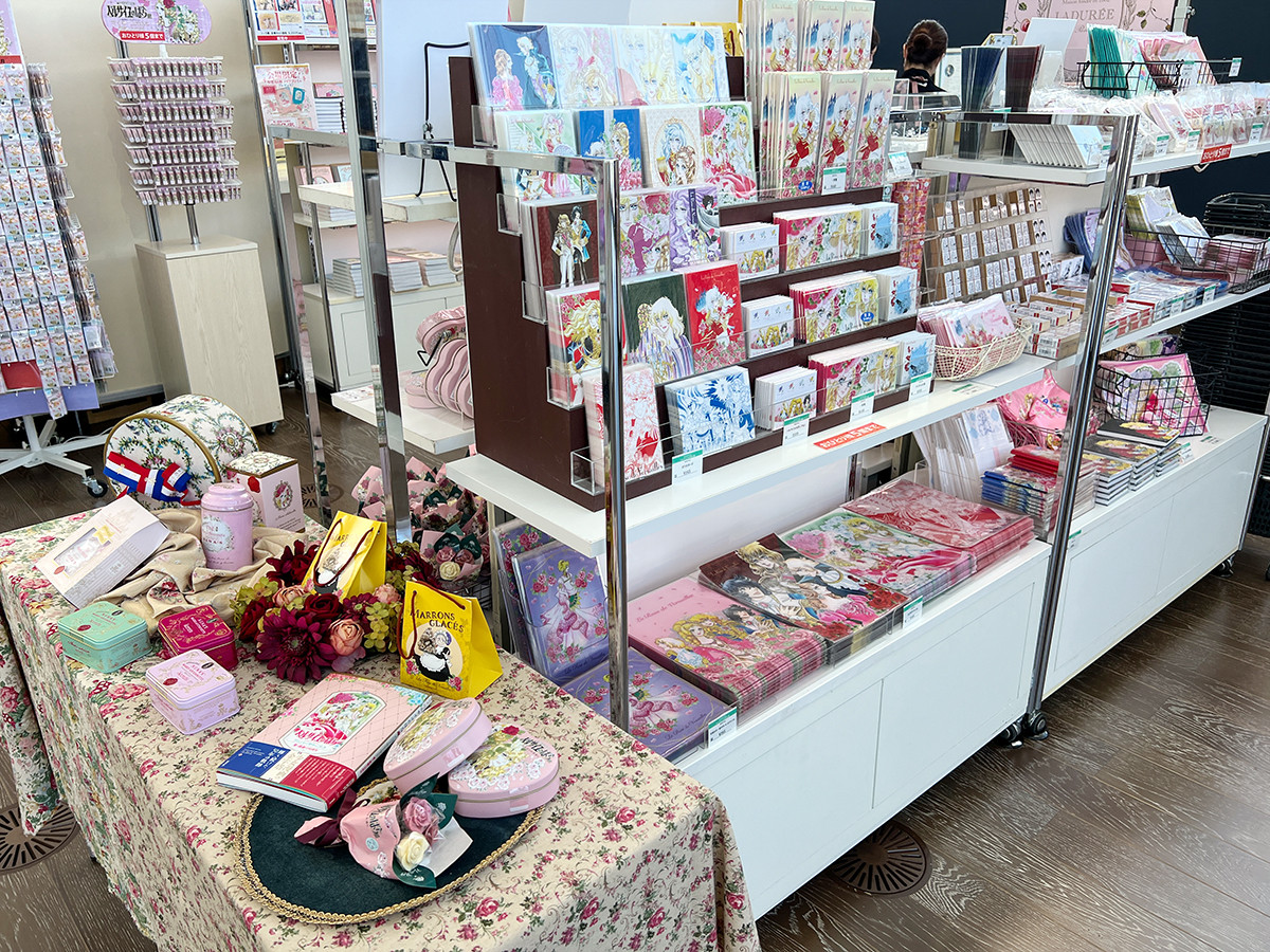 東京シティビュー「誕生50周年記念 ベルサイユのばら展 -ベルばらは永遠に-」特設ショップ