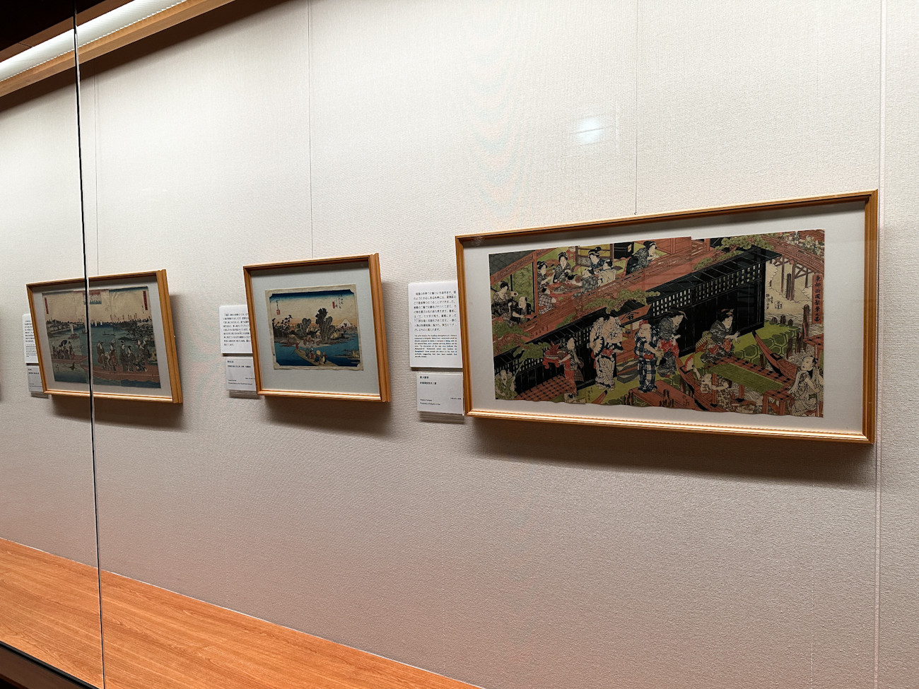 太田記念美術館「はこぶ浮世絵－クルマ・船・鉄道」会場