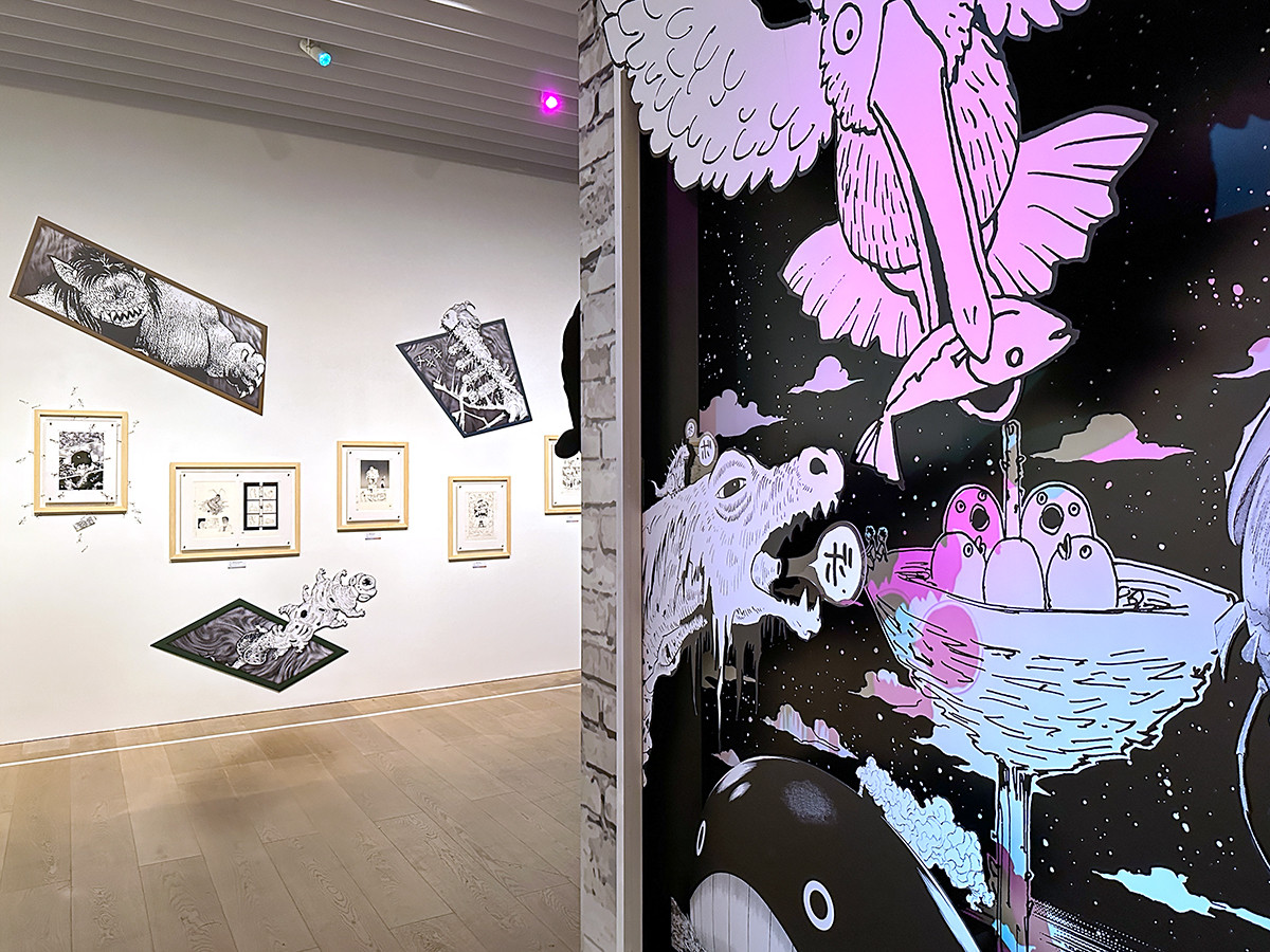 森アーツセンターギャラリー「冨樫義博展 -PUZZLE-」会場より 「“奇”生物の世界」エリア