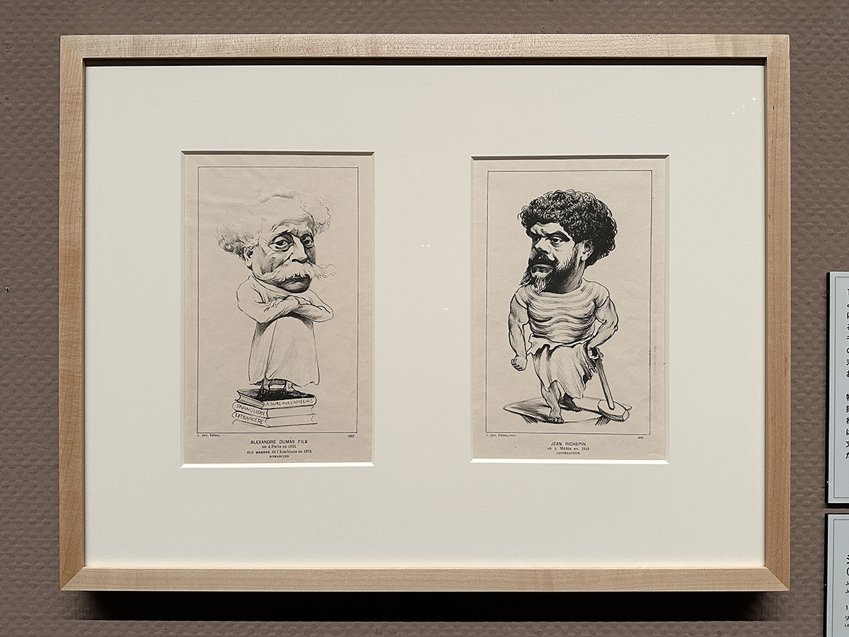 三菱一号館美術館「ヴァロットン ― 黒と白」会場より　（左から）《アレクサンドル・デュマ・フィス》（過去、現在あるいは未来の不滅の人々 Ｉ）1892年 ／ 《ジャン・リシュパン》（過去、現在あるいは未来の不滅の人々 Ⅱ）1892年