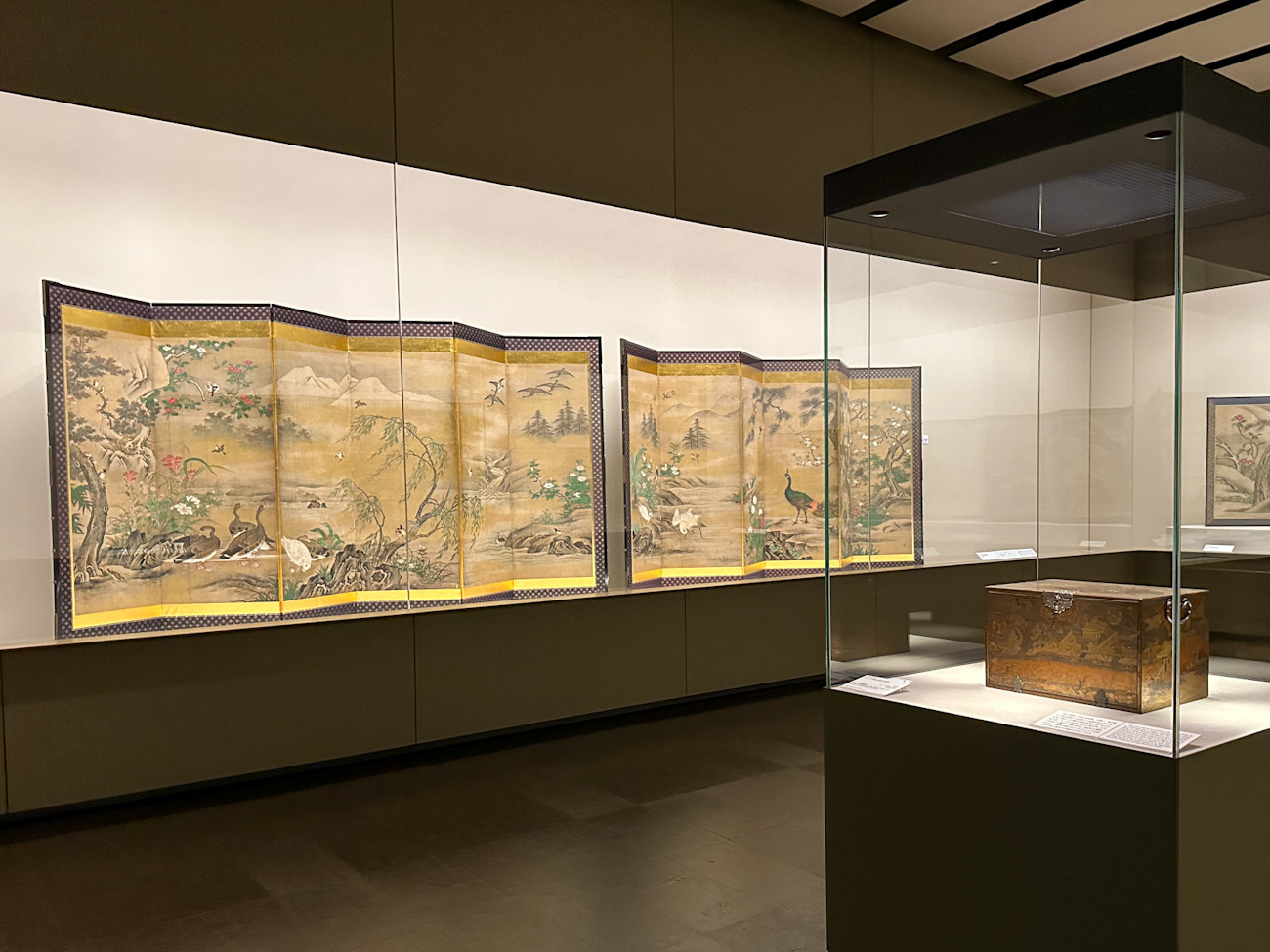 根津美術館「将軍家の襖絵　屏風絵でよみがえる室町の華」会場