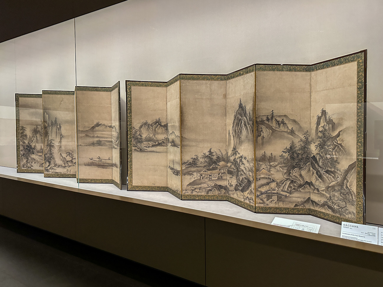 根津美術館「将軍家の襖絵　屏風絵でよみがえる室町の華」会場