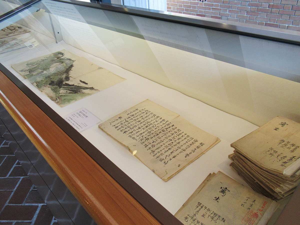 泉屋博古館「木島櫻谷 ― 山水夢中 ―」会場より　画友たちと歩いて歩いて描きためた写生帖の展示風景