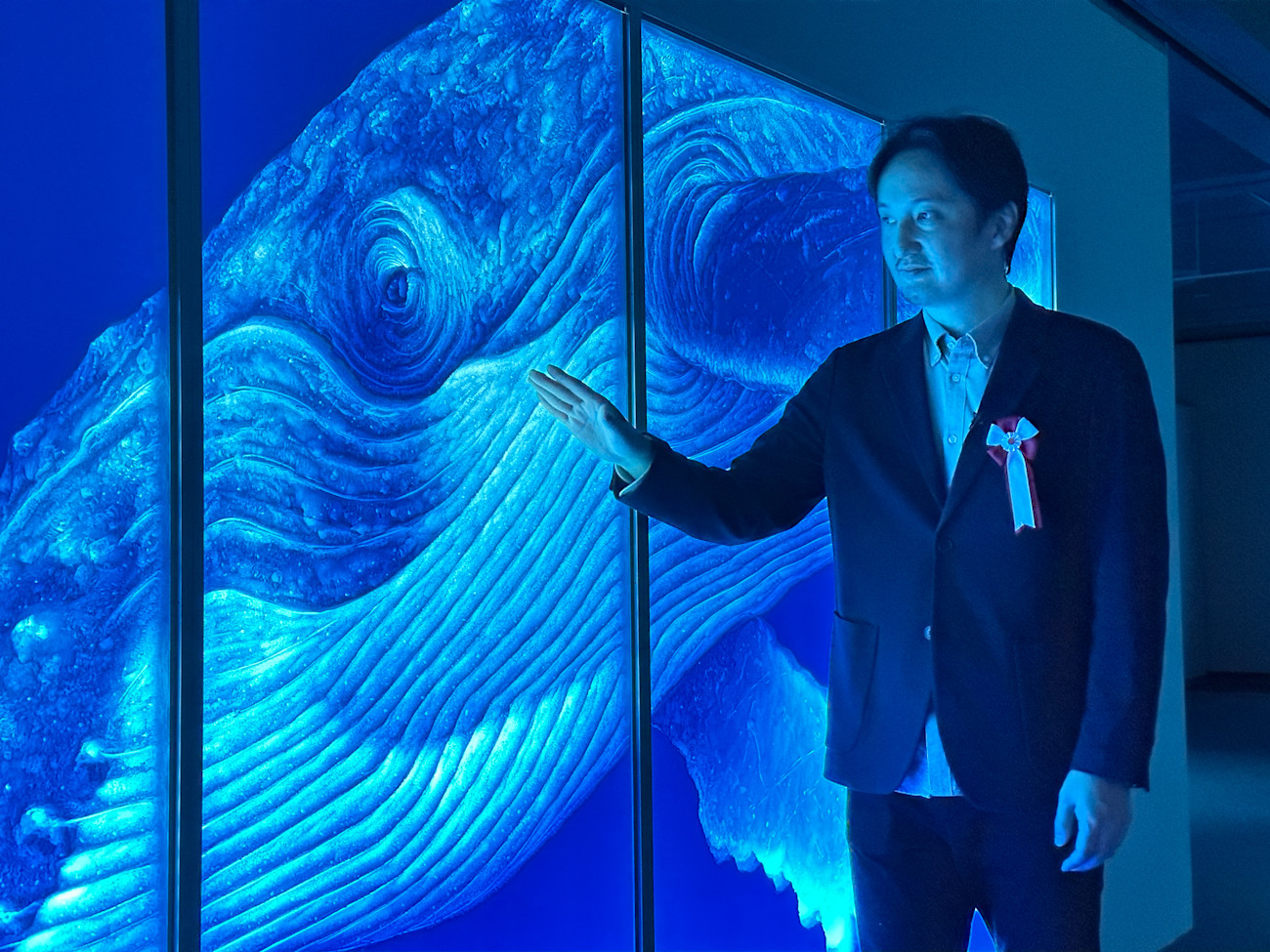 そごう美術館「光の芸術家 ゆるかわふうの世界~宇宙(そら)の記憶」会場より ゆるかわふう氏