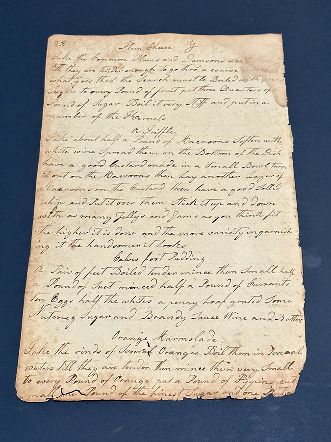 SOMPO美術館「おいしいボタニカル・アート　食を彩る植物のものがたり」会場より　第6章「ブレジア＝クレイ家のレシピ帖と『ビートン夫人の家政読本』」