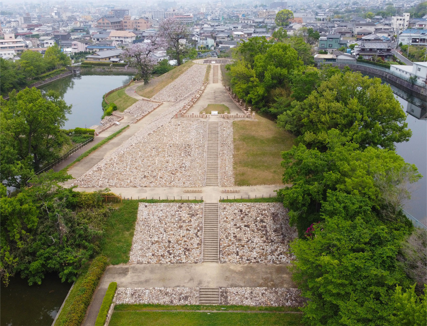 八尾市立しおんじやま古墳学習館　心合寺山古墳全景、南側から