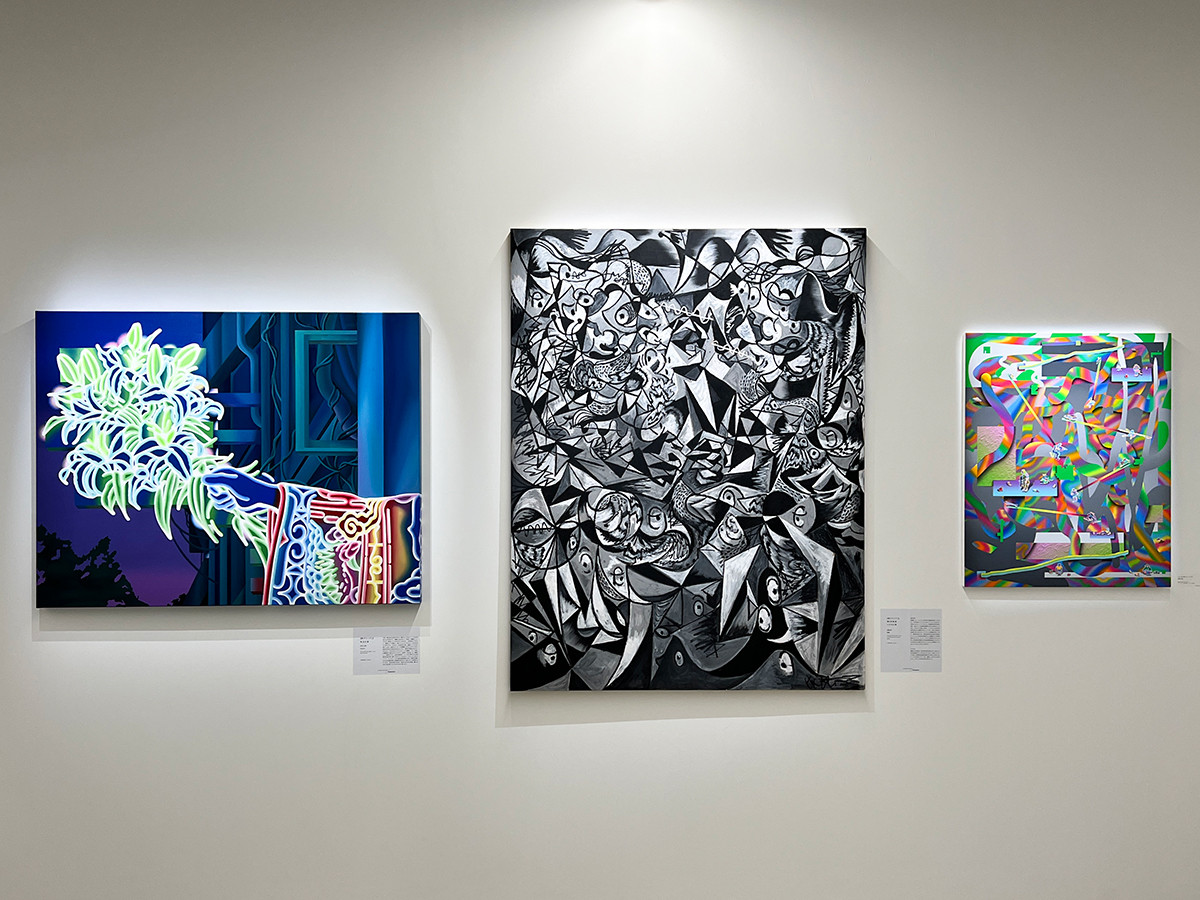 WATOWA GALLERY 「WATOWA ART AWARD 2022 EXHIBITION」会場より、準グランプリ作品 左から、杉田万智、城間 雄一、小川泰の作品