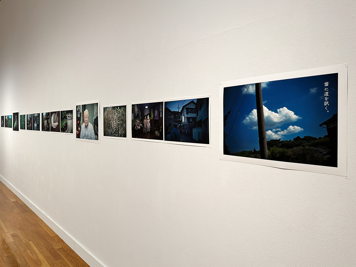 世田谷美術館「祈り・藤原新也」会場より 「原初の旅」