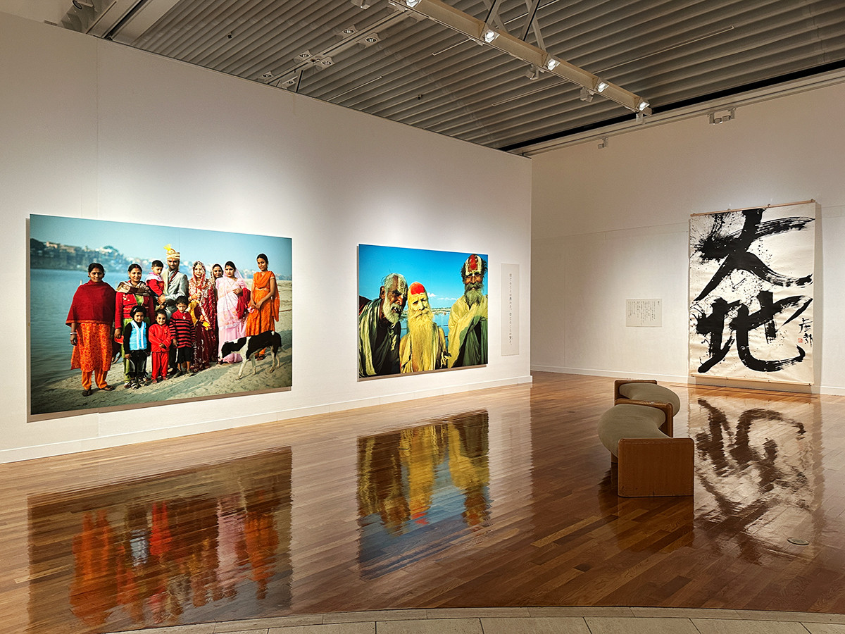 世田谷美術館「祈り・藤原新也」会場より 「Memento Vitae」