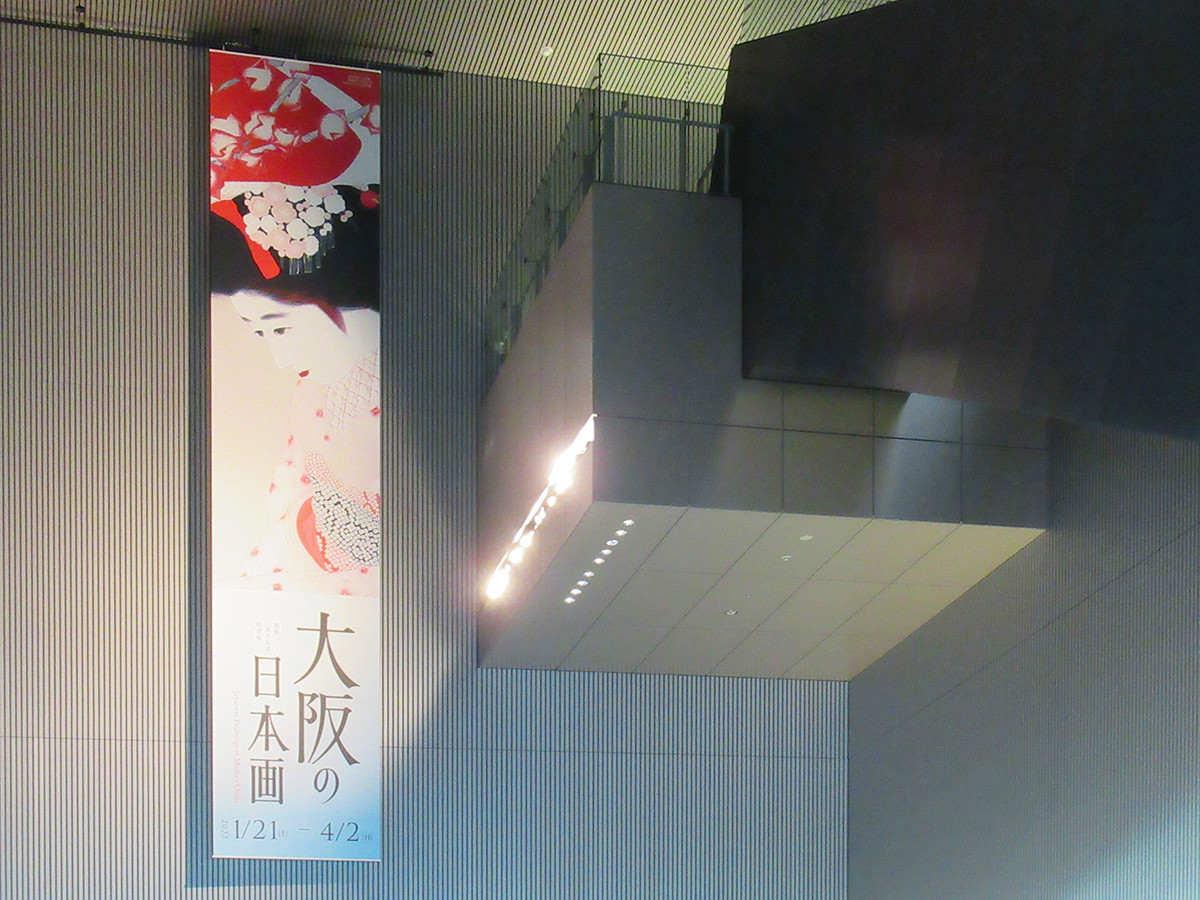大阪中之島美術館 館内　長いエスカレーターはワクワクします