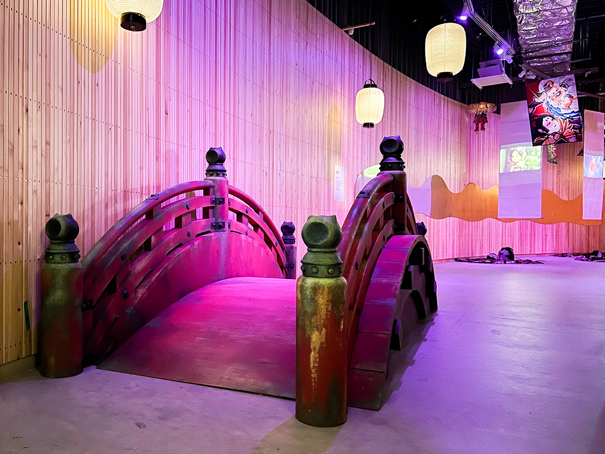 闇の世界へ通じる「もどりばし」