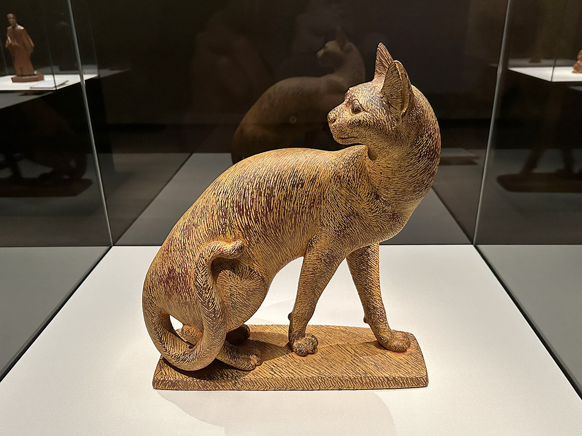 MOA美術館　名品展 国宝「紅白梅図屏風」会場より　《猫》佐藤玄々（清蔵） 昭和19年（1944）