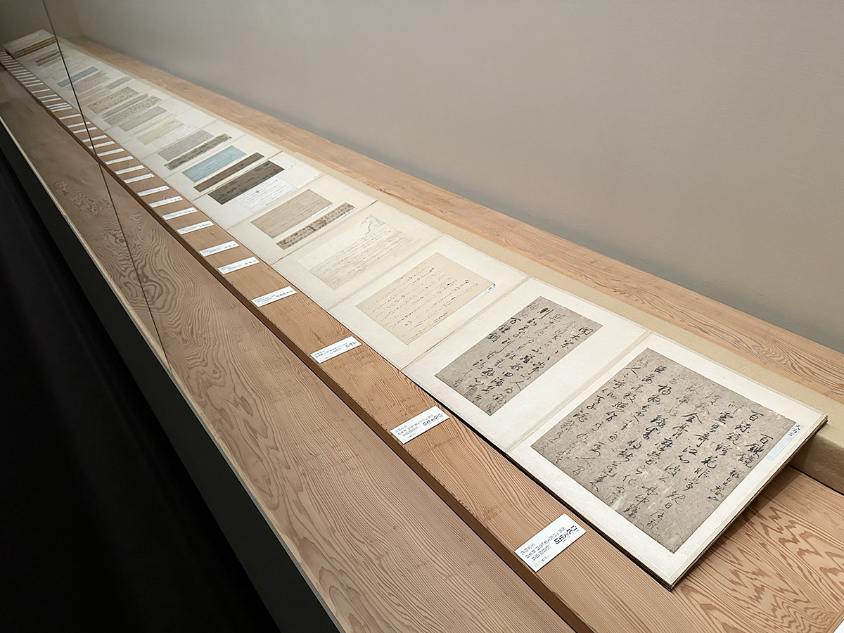 MOA美術館 名品展 国宝「紅白梅図屏風」会場より 国宝《手鑑 翰墨城》奈良時代~室町時代